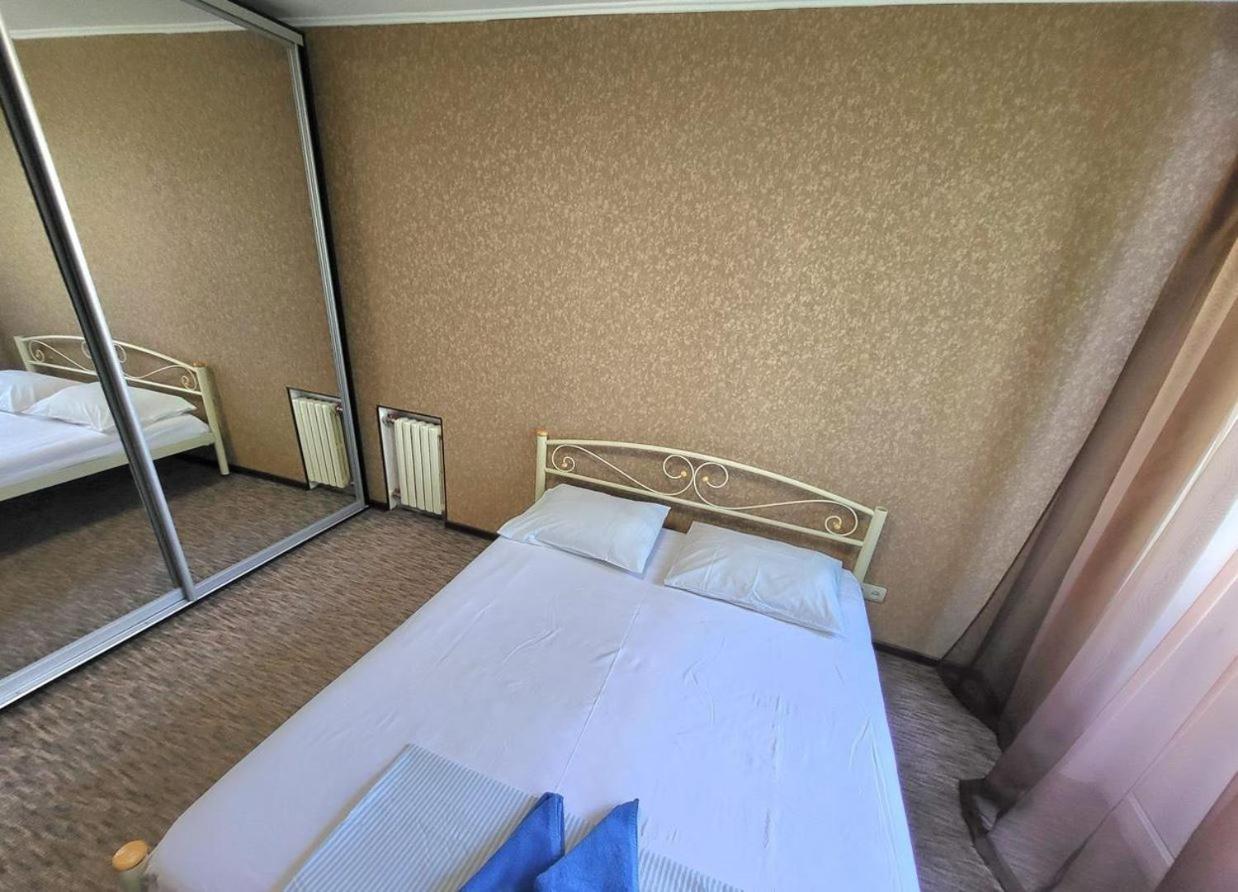 2кімнатна квартира в центрі Дніпра біля Госпіталю 2rooms Apartment in downtown Дніпро Екстер'єр фото